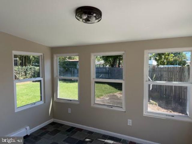 82 S SCHOOL ST, Gibbstown, NJ 08027