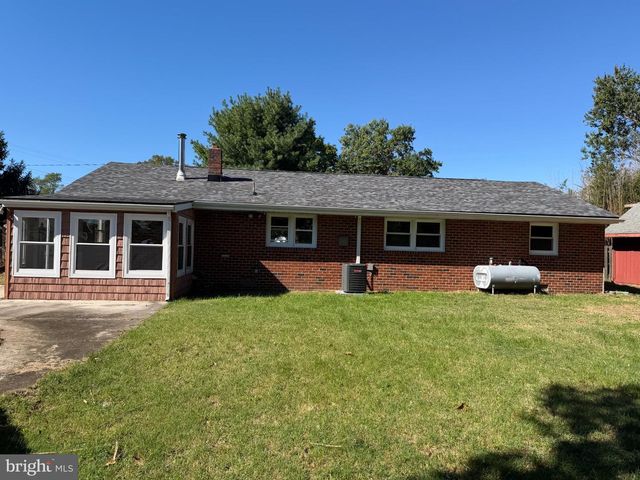 82 S SCHOOL ST, Gibbstown, NJ 08027