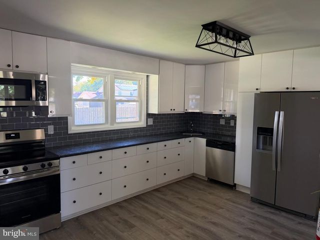 82 S SCHOOL ST, Gibbstown, NJ 08027