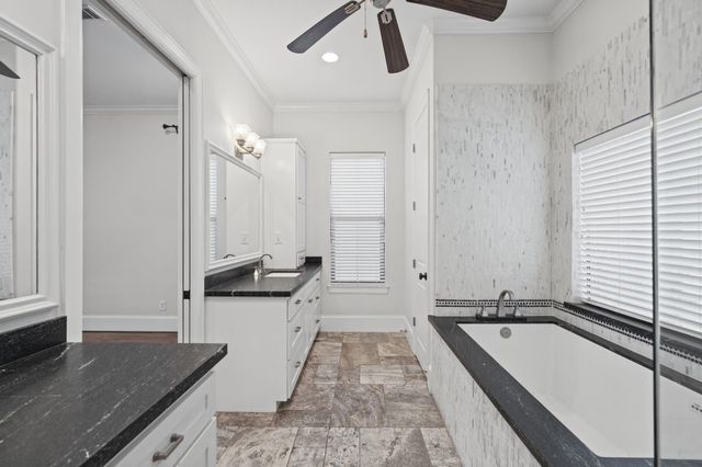 4122 Floyd Street A, Houston, TX 77007