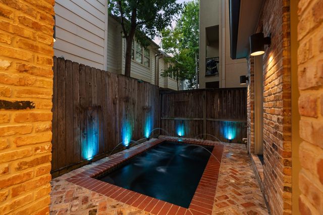 4122 Floyd Street A, Houston, TX 77007