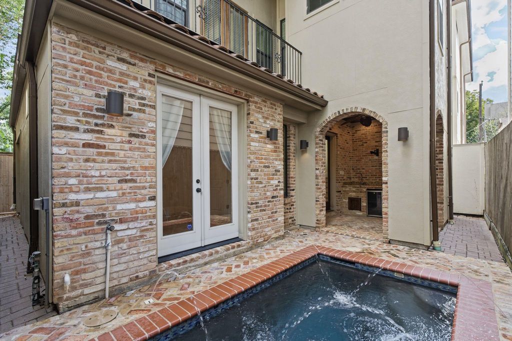 4122 Floyd Street A, Houston, TX 77007