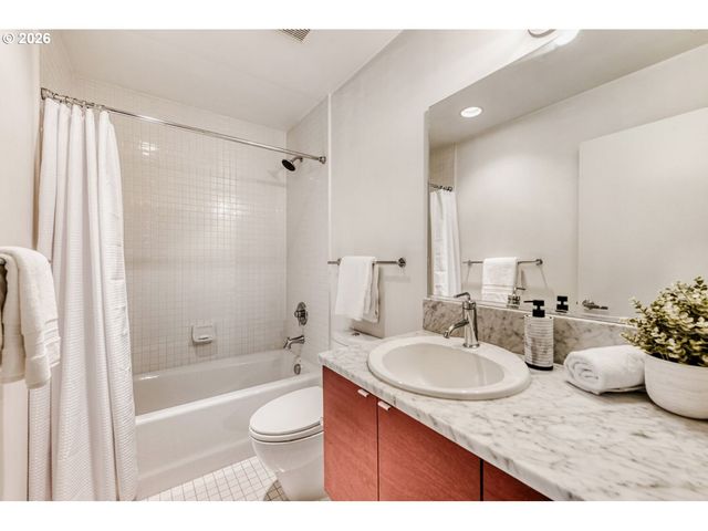 628 Ne KNOTT St 9, Portland, OR 97212