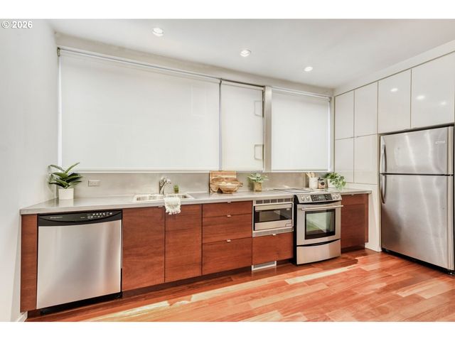 628 Ne KNOTT St 9, Portland, OR 97212