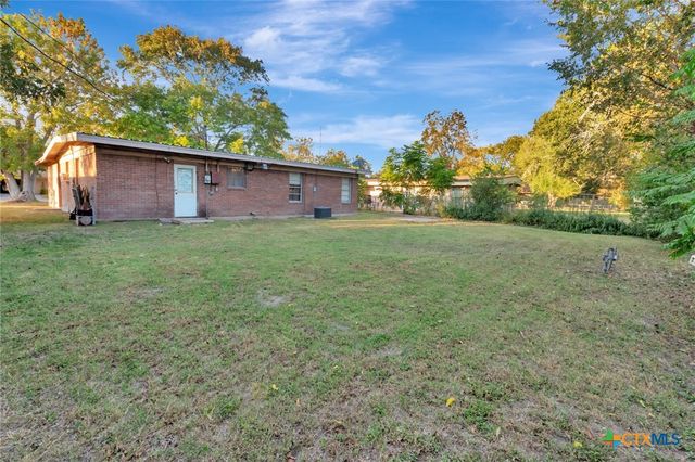 711 Hybiscus Lane, Victoria, TX 77904