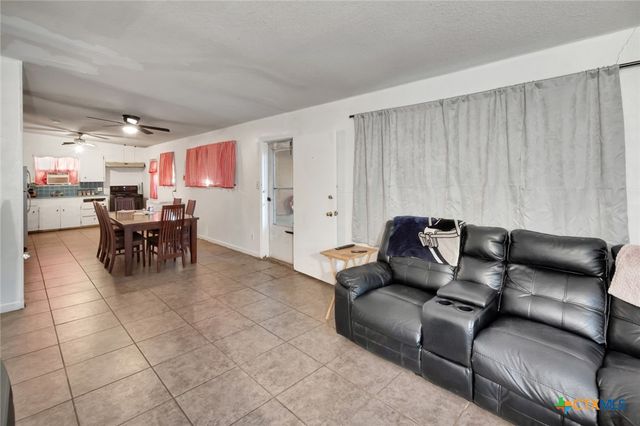 711 Hybiscus Lane, Victoria, TX 77904