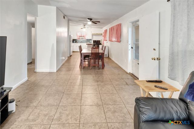 711 Hybiscus Lane, Victoria, TX 77904