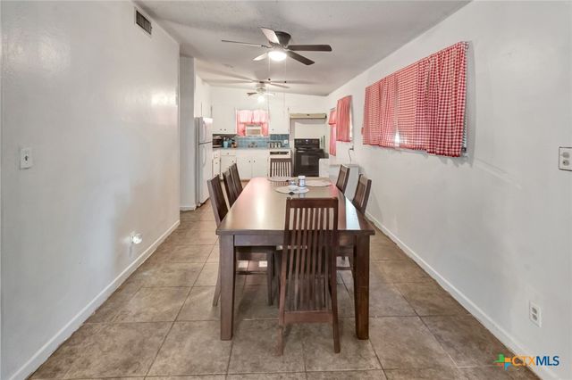 711 Hybiscus Lane, Victoria, TX 77904