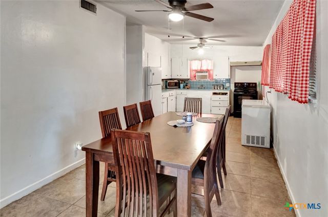 711 Hybiscus Lane, Victoria, TX 77904