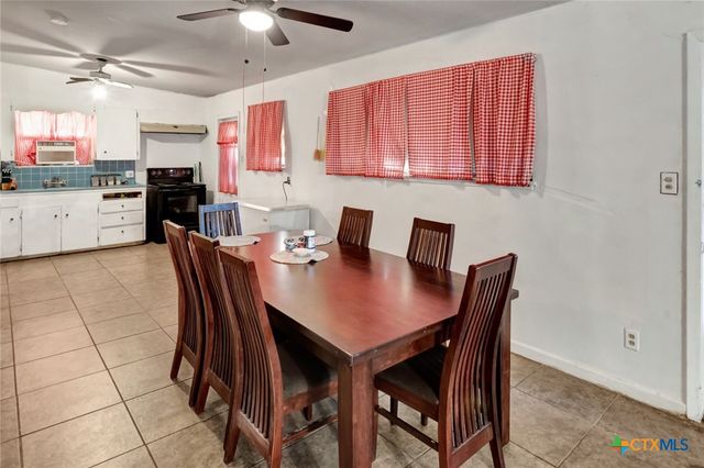 711 Hybiscus Lane, Victoria, TX 77904