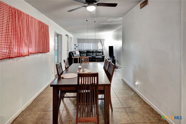 711 Hybiscus Lane, Victoria, TX 77904