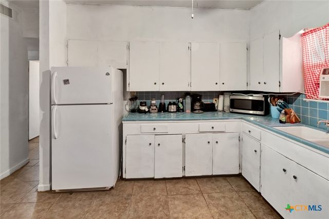 711 Hybiscus Lane, Victoria, TX 77904