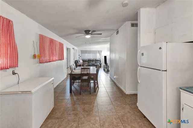 711 Hybiscus Lane, Victoria, TX 77904