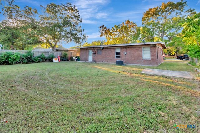 711 Hybiscus Lane, Victoria, TX 77904