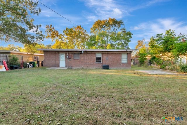 711 Hybiscus Lane, Victoria, TX 77904