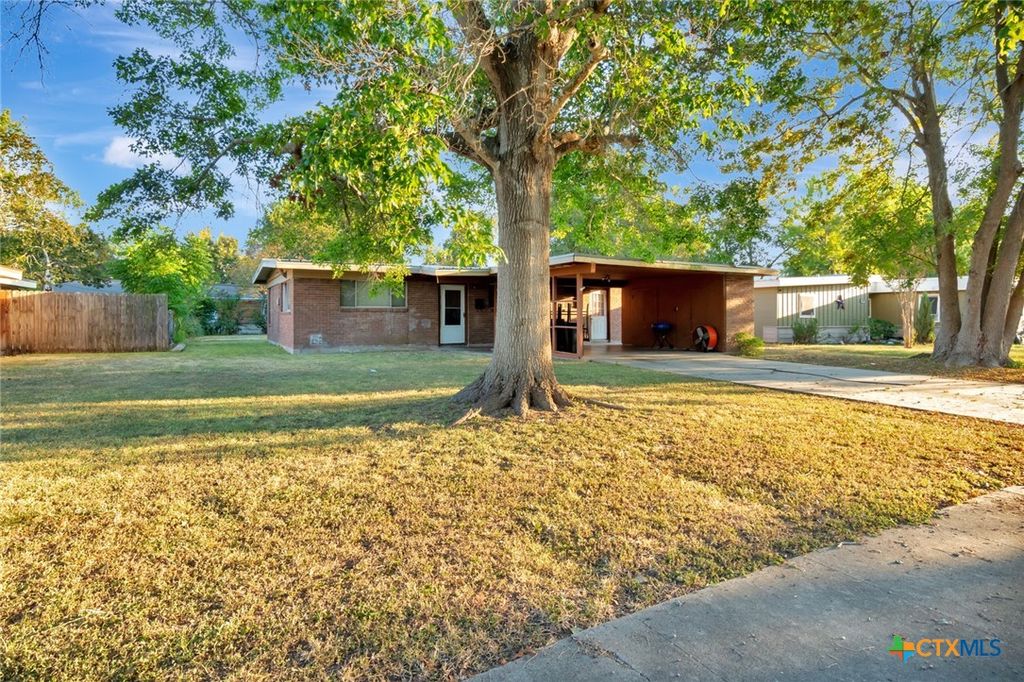 711 Hybiscus Lane, Victoria, TX 77904