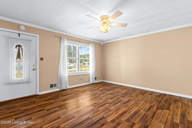6008 Gloria Ln, Louisville, KY 40213