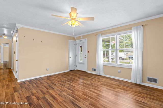 6008 Gloria Ln, Louisville, KY 40213