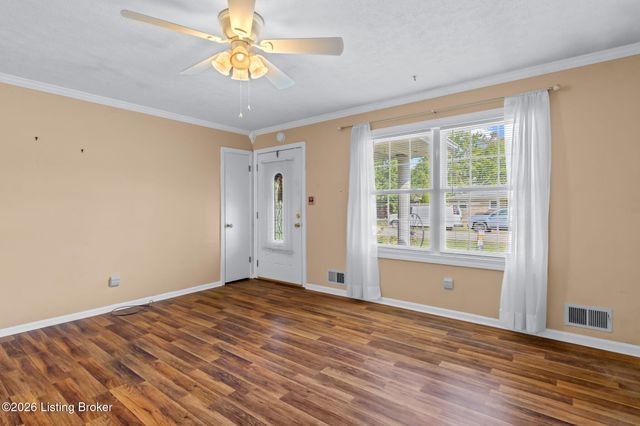 6008 Gloria Ln, Louisville, KY 40213