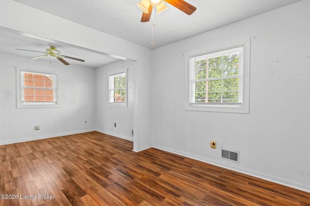 6008 Gloria Ln, Louisville, KY 40213