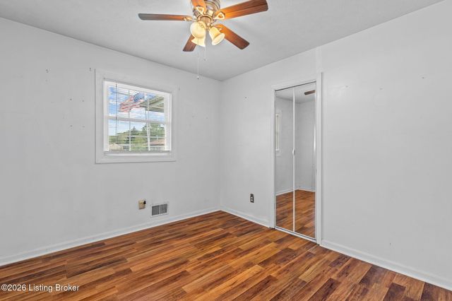 6008 Gloria Ln, Louisville, KY 40213
