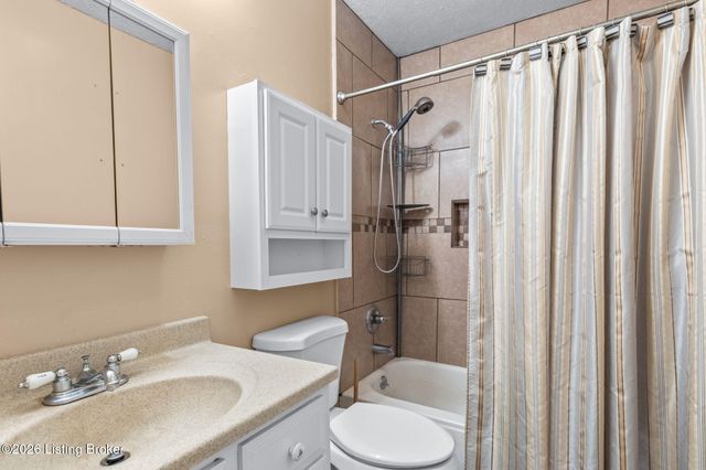 6008 Gloria Ln, Louisville, KY 40213