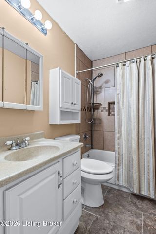 6008 Gloria Ln, Louisville, KY 40213