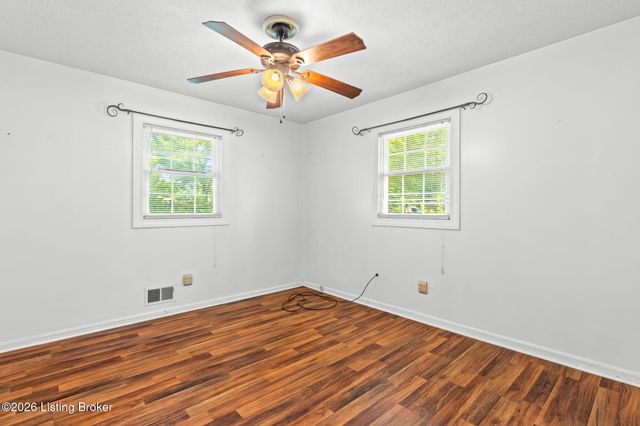6008 Gloria Ln, Louisville, KY 40213
