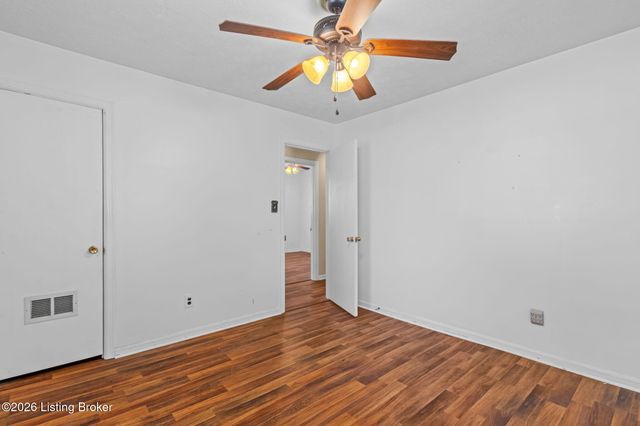6008 Gloria Ln, Louisville, KY 40213