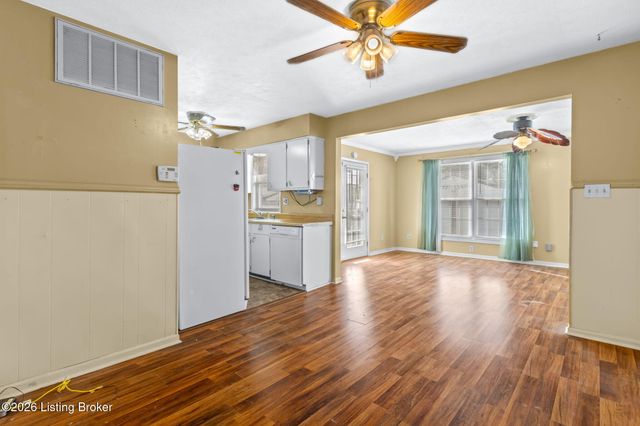 6008 Gloria Ln, Louisville, KY 40213