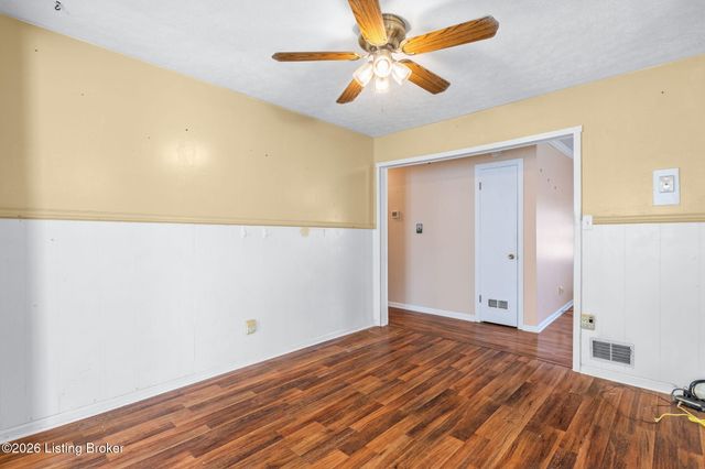 6008 Gloria Ln, Louisville, KY 40213