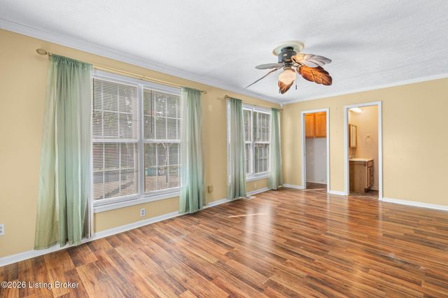 6008 Gloria Ln, Louisville, KY 40213