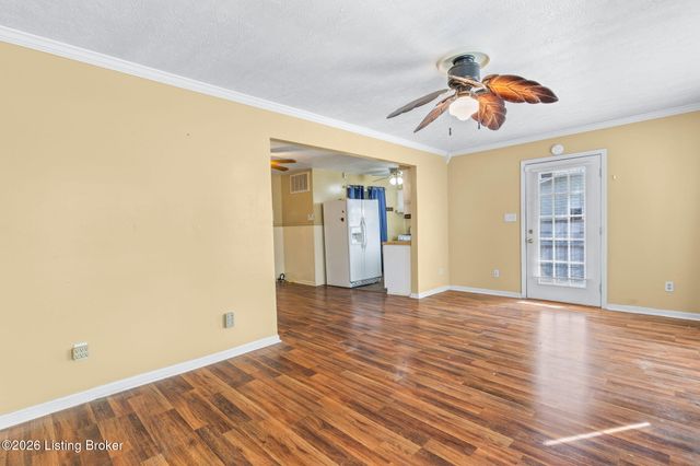 6008 Gloria Ln, Louisville, KY 40213