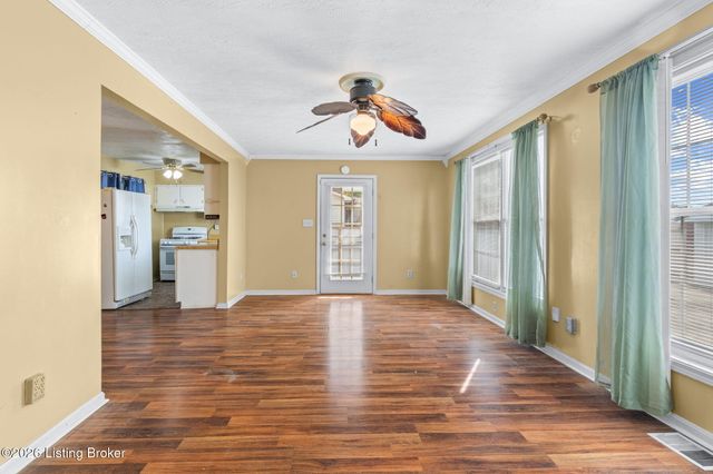 6008 Gloria Ln, Louisville, KY 40213