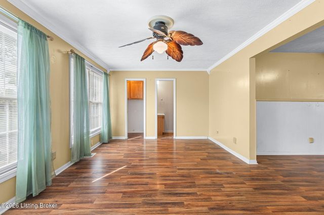 6008 Gloria Ln, Louisville, KY 40213