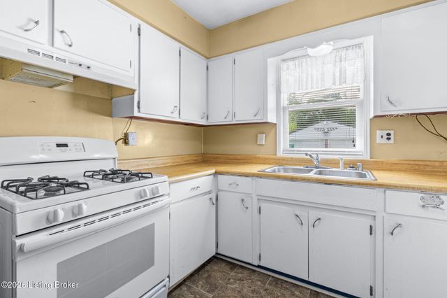 6008 Gloria Ln, Louisville, KY 40213