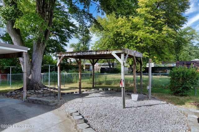 6008 Gloria Ln, Louisville, KY 40213