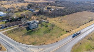 1901 3RD ST, Floresville, TX 78114