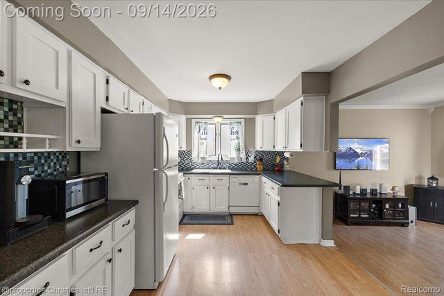 2118 S Cavalier Drive, Canton Charter Township, MI 48188