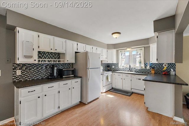 2118 S Cavalier Drive, Canton Charter Township, MI 48188