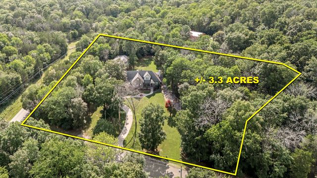 5398 Woods Edge Dr, Lebanon, TN 37090