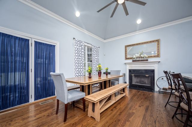 5398 Woods Edge Dr, Lebanon, TN 37090