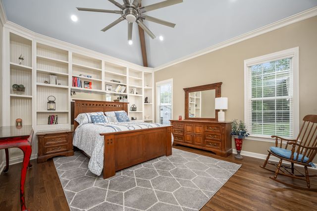 5398 Woods Edge Dr, Lebanon, TN 37090