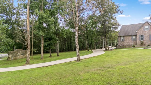 5398 Woods Edge Dr, Lebanon, TN 37090