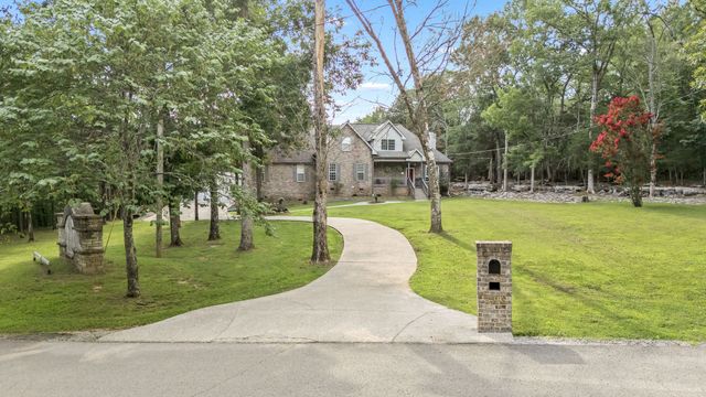 5398 Woods Edge Dr, Lebanon, TN 37090