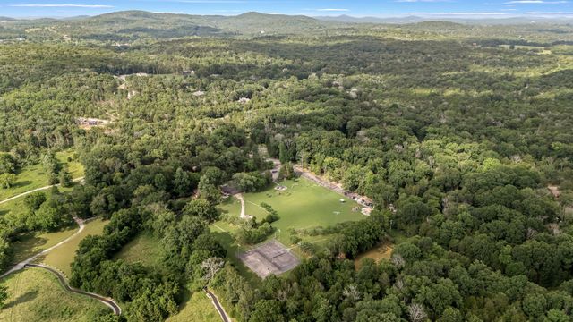 5398 Woods Edge Dr, Lebanon, TN 37090