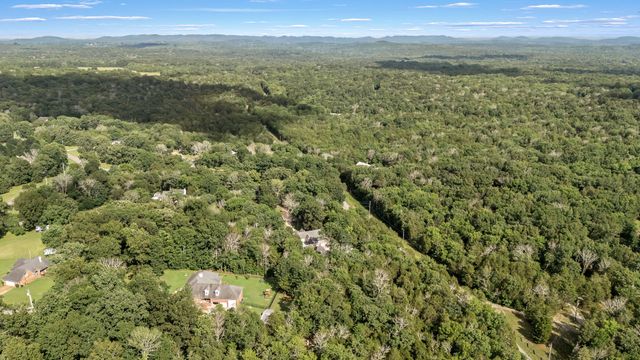 5398 Woods Edge Dr, Lebanon, TN 37090