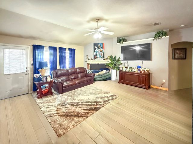 1602 Grey Willow Lane, Arlington, TX 76002