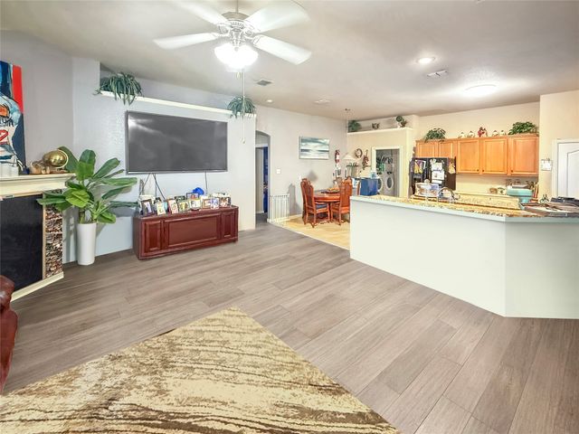 1602 Grey Willow Lane, Arlington, TX 76002