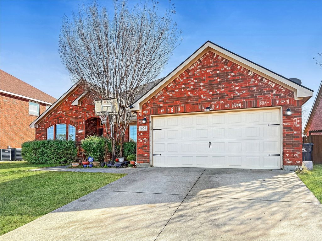 1602 Grey Willow Lane, Arlington, TX 76002